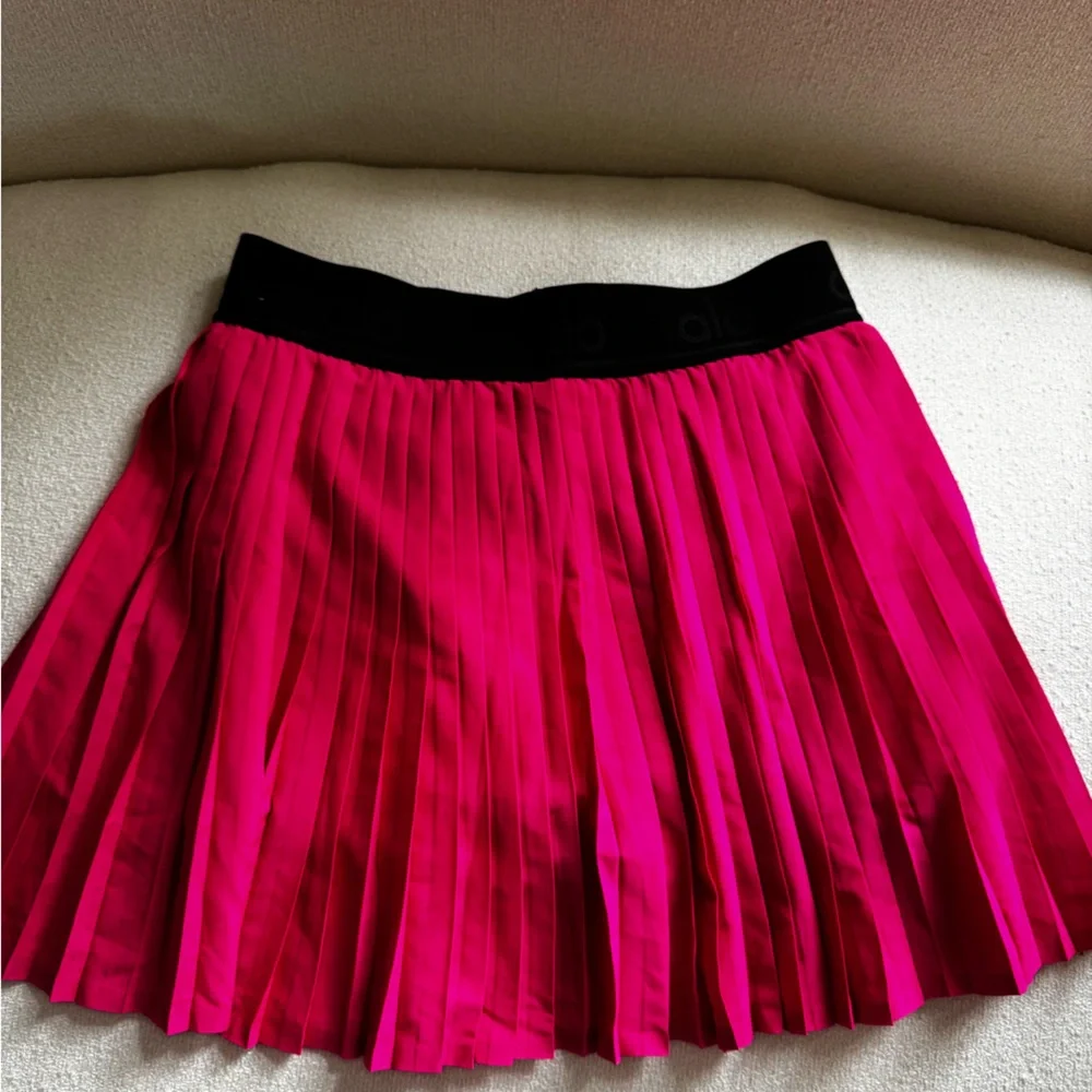 ALO Yoga Women's Vibrant Pink Mini Skirt Aces Tennis RARE